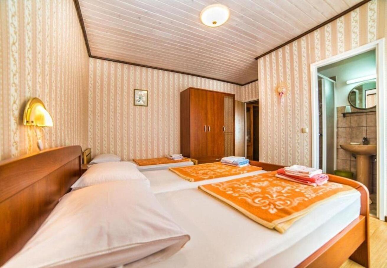 Apartments Dusa Banjol Екстериор снимка