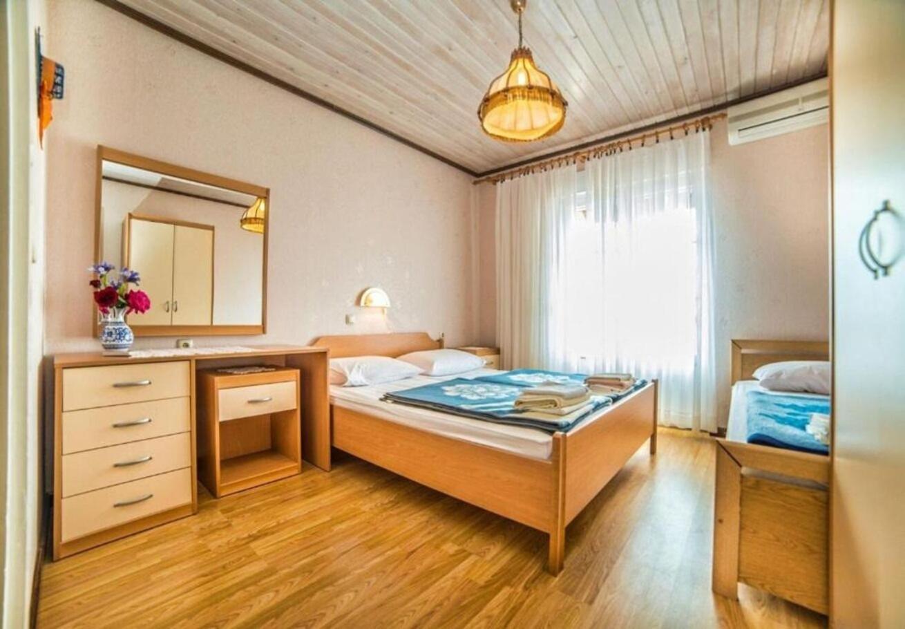 Apartments Dusa Banjol Екстериор снимка