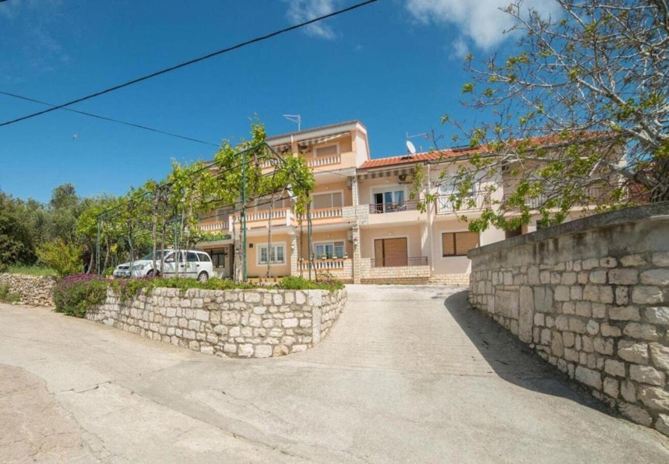 Apartments Dusa Banjol Екстериор снимка